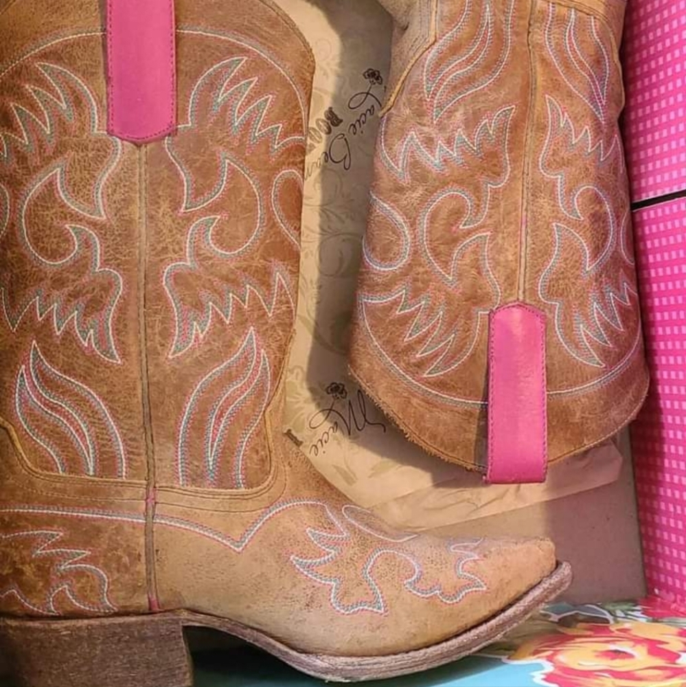 Girl boots